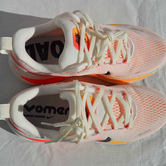 Nike Women's Vomero 18 Size W 7 and M 5.5 (New) - Picture 11 of 13